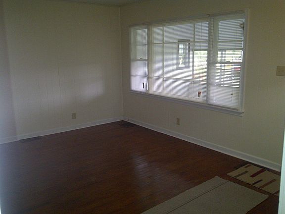 Living Room - hardwood floors!