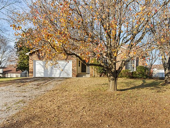 4th image of 425 Bluff Dr