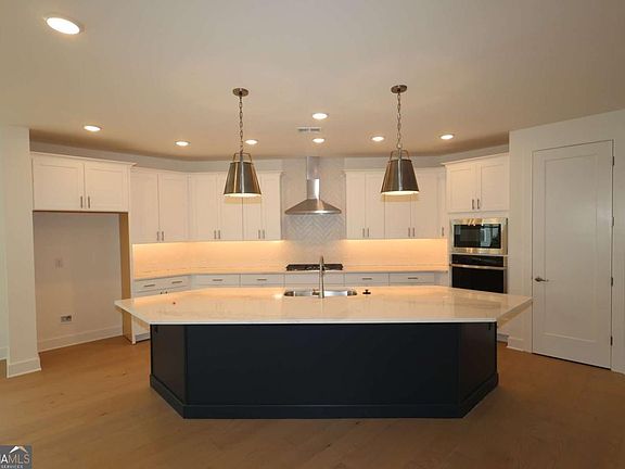 5th image of 259 Strawberry Ln