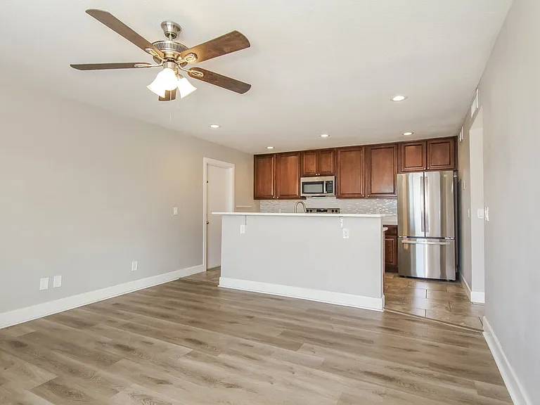 8737 W Bluefield Ave — Photo 7