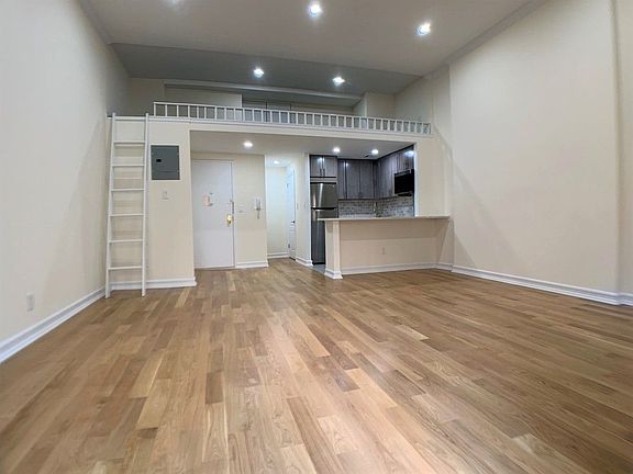 3rd image of 33 W 87th St APT 1B