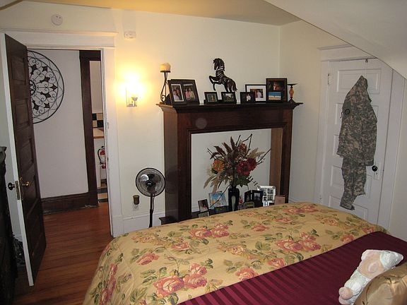 4th image of 301 W 22nd St #1