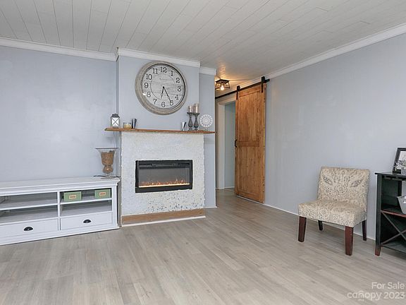 5th image of 205 E Parkwood St