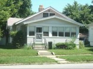 1906 W 3rd St, Waterloo, IA 50701