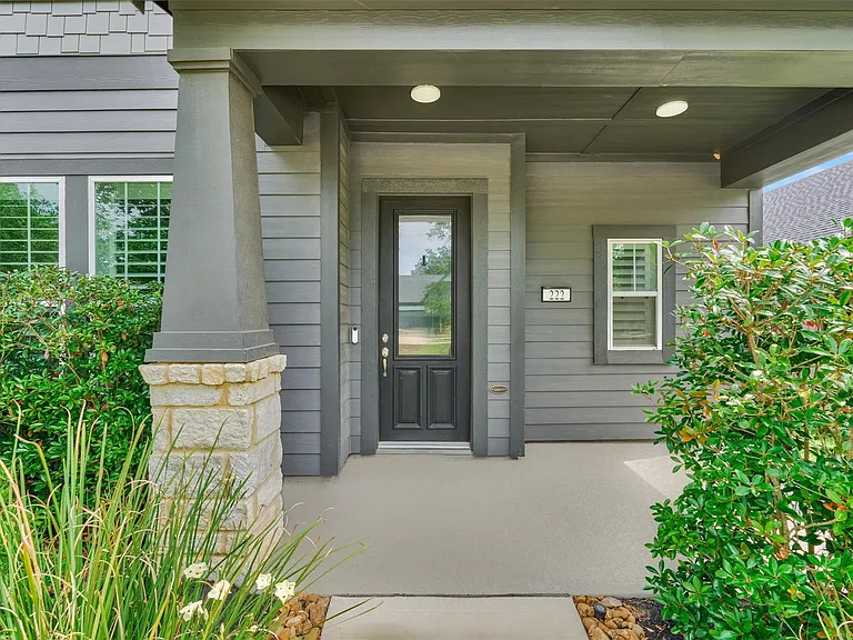 222 Thistle Dr — Photo 3