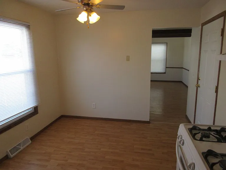 132-134 S Wright Rd — Photo 9