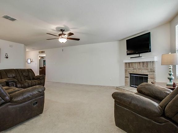 4th image of 2811 Lake Vista Dr