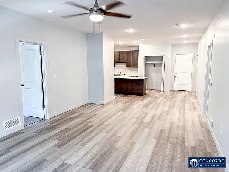 2400 Q St — Photo 3