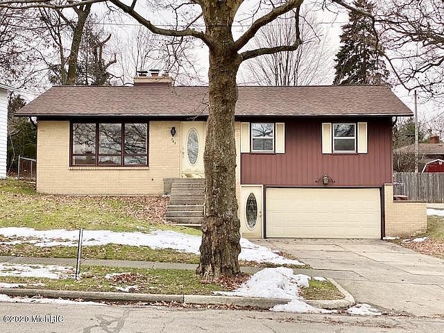 1st image of 762 Beaumont Dr NW