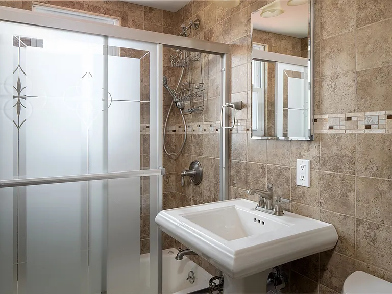 13 Sheridan Rd — Photo 14