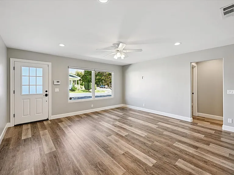 205 Grove St — Photo 8