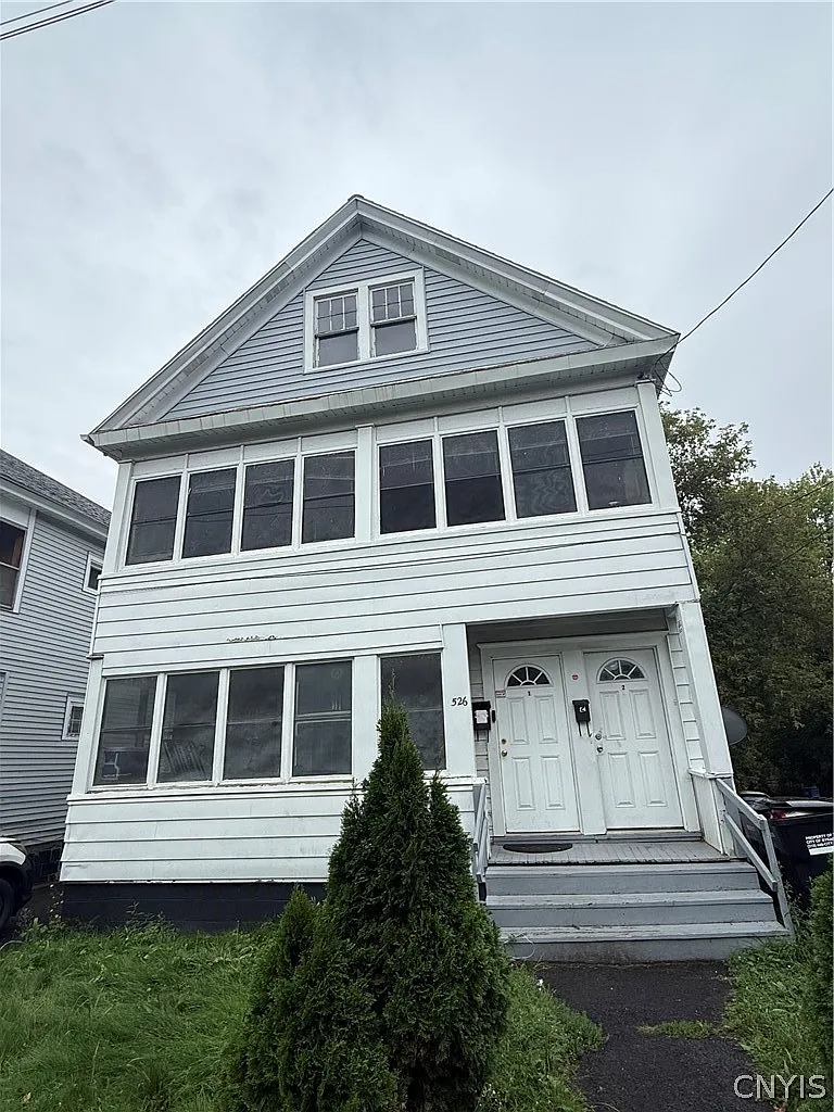 2 bed, 1.0 bath, 936 sqft, $1,350 — Photo 1