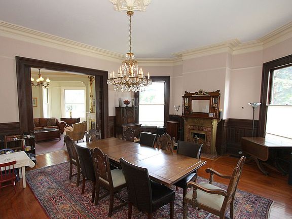 Middle Parlor - Pic 2