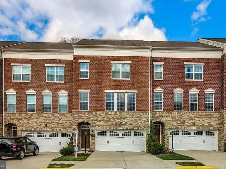 23199 Tradewind Dr — Photo 1