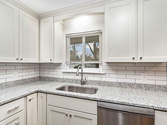 5th image of 509 Lynn Shores Dr