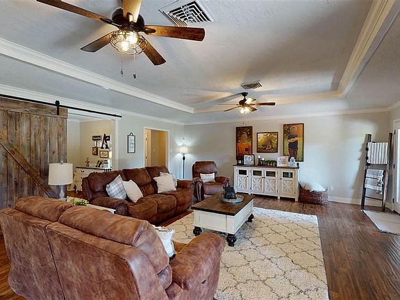 4th image of 1350 Woodway Blvd