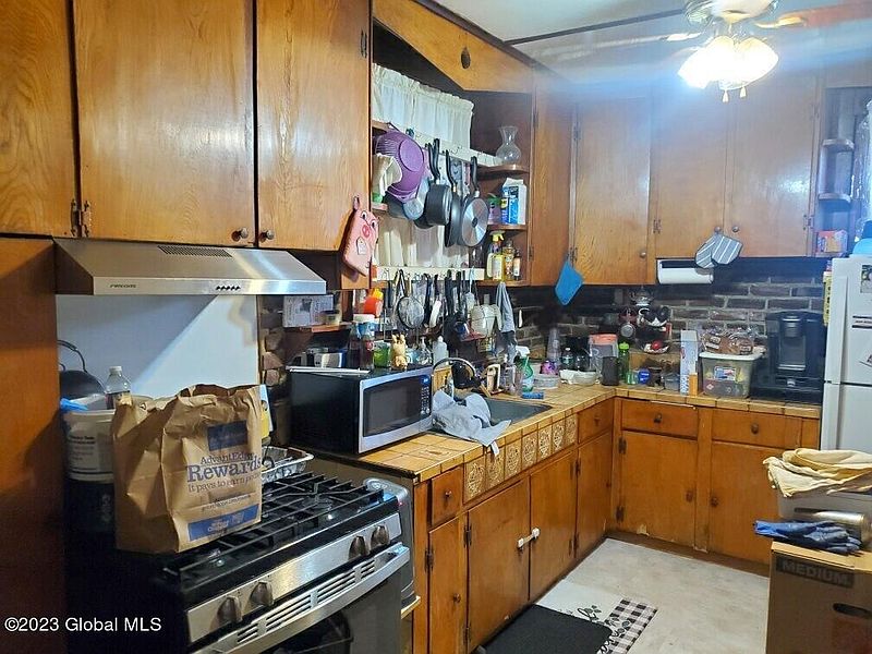 5th image of 60 Campbell Avenue