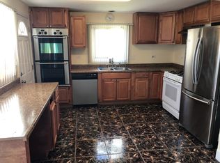 335 Dover Ln, Des Plaines, IL 60018