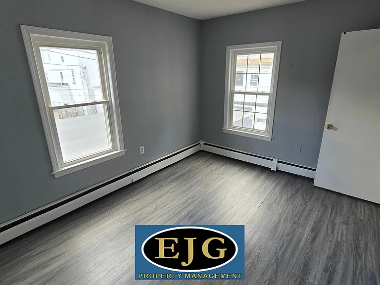 51-53 Laurel St #2 — Photo 14