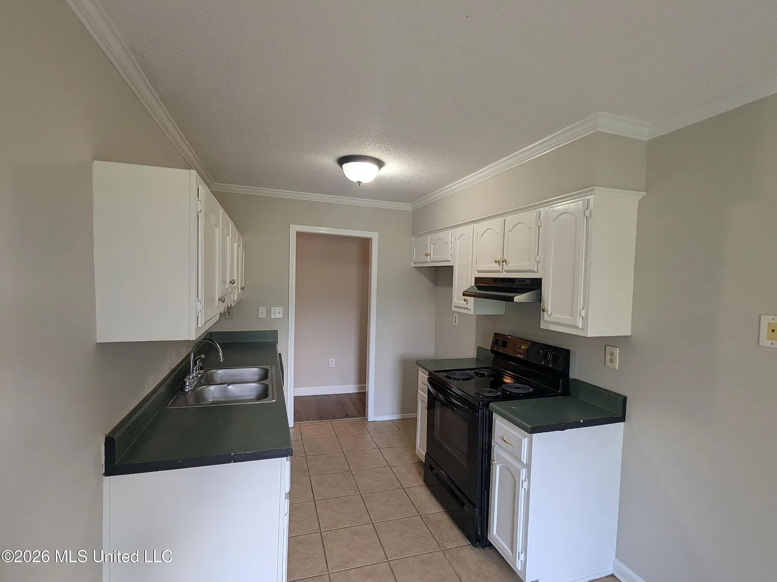 3 bed, 2.0 bath, 1207 sqft, $1,395 — Photo 3