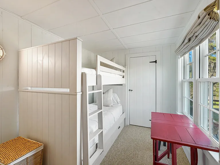 41 E Beach Dr — Photo 25