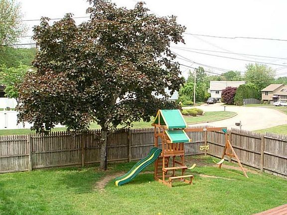 5th image of 180 Locust Glen Dr