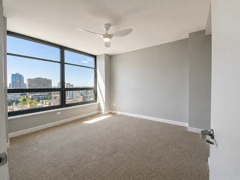 1600 S Prairie Ave #1708 — Photo 11