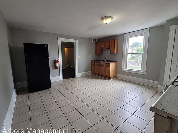 3rd image of 1303 Woodland Ave #2