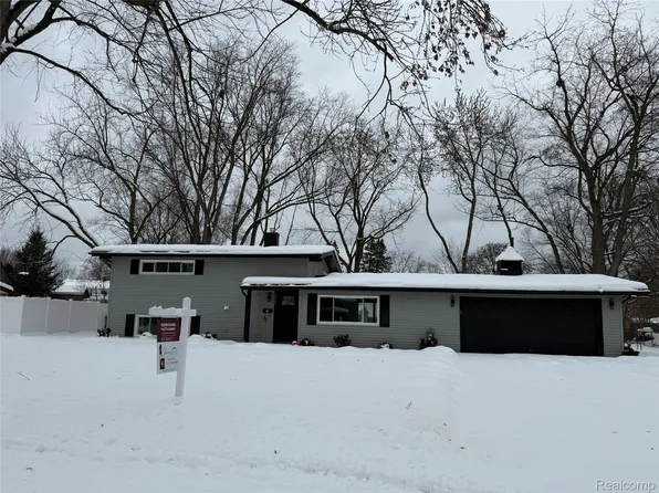 3568 Warringham Ave, Waterford, MI 48329