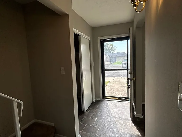 Fairview Court Apartments — Photo 54