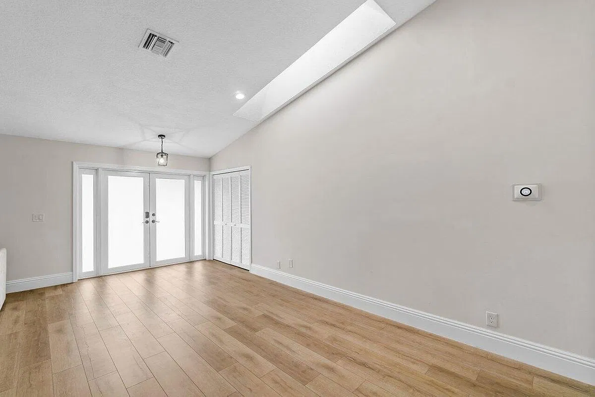 4 bed, 2.0 bath, 1874 sqft, $4,500 — Photo 1