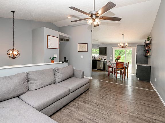 4th image of 536 Grouse Ct
