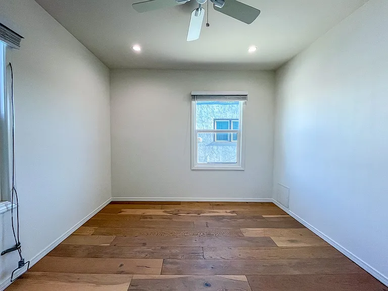 2202 S Bronson Ave — Photo 22