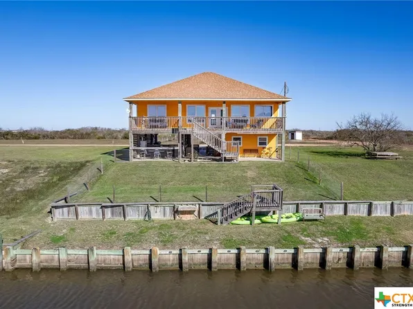 262 Sunidolphin Dr, Port Lavaca, TX 77979