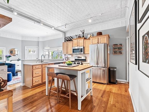 3rd image of 86 Winchester St #A