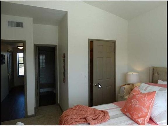3rd image of 60 Bluffwalk Dr