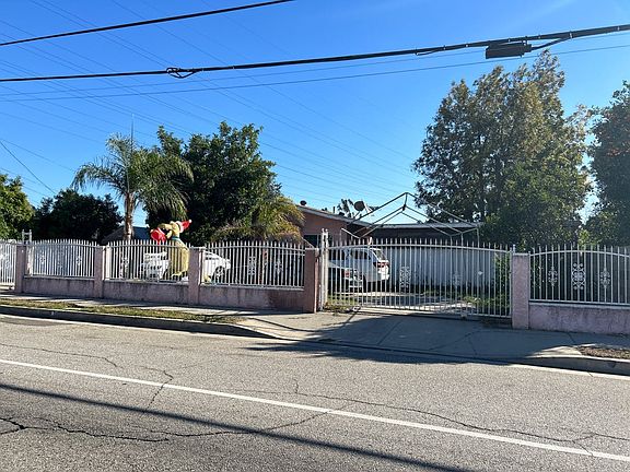 2nd image of 14914 Chatsworth Dr