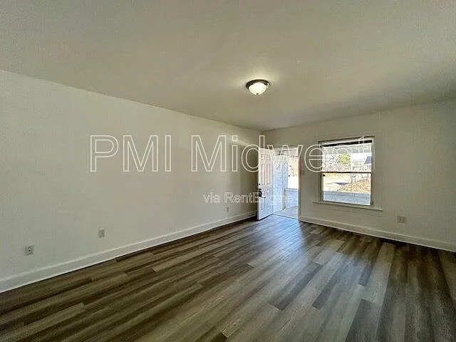 2960 N Park Ave — Photo 5