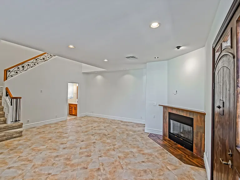 15624 Sombra Ave — Photo 3