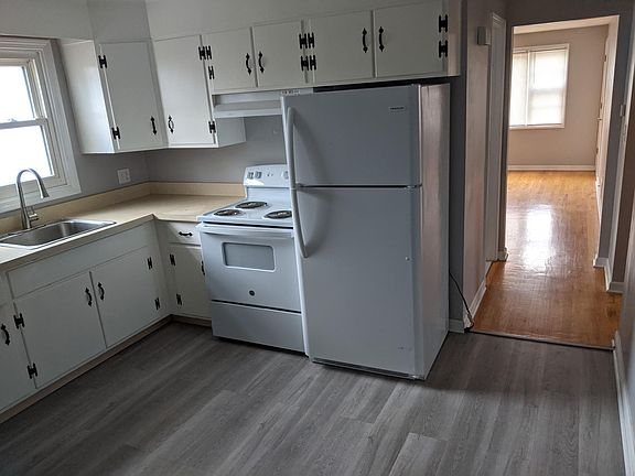 5th image of 29 Hawthorne Ave #2