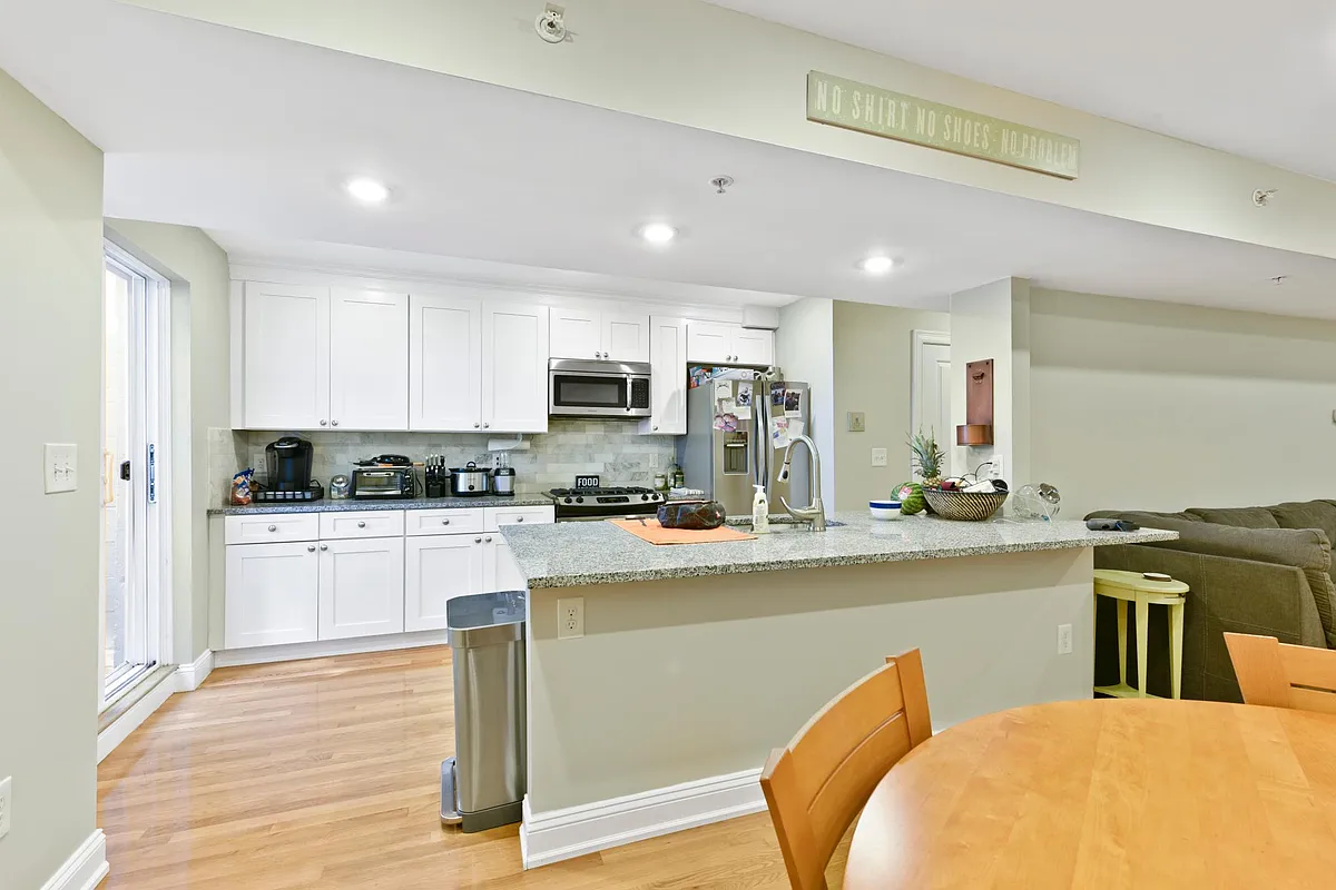 Building Photo - 3 Newhill Pl #4A