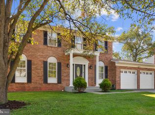 117 Cardinal Glen Cir, Sterling, VA 20164