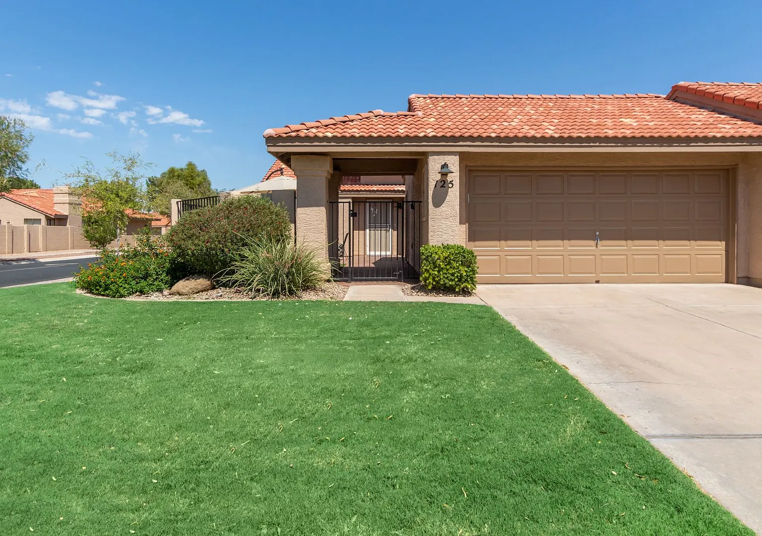 Mesa 2 Bed/ 2 Bath Fully Furnished Townhome — Photo 1