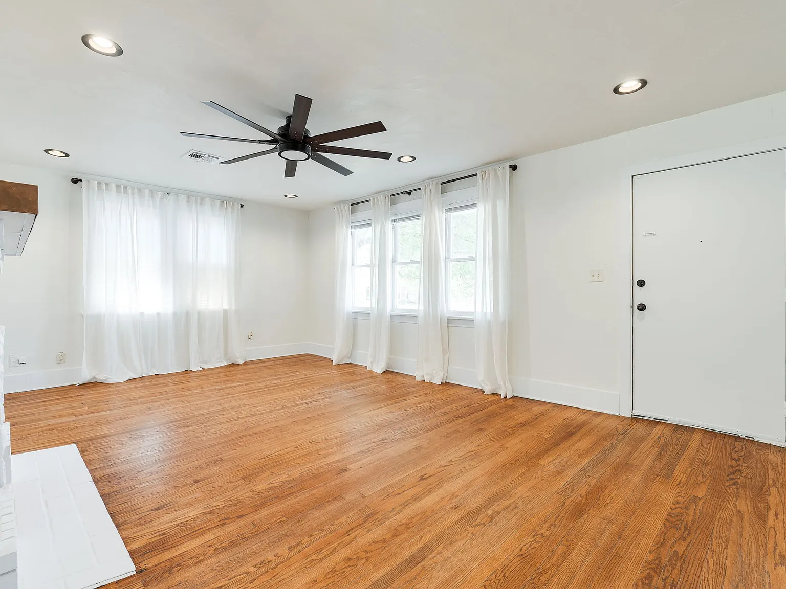 2 bed, 1080 sqft, $1,825 — Photo 3