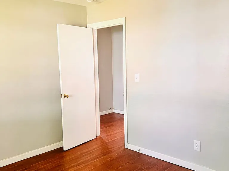 901 Central Dr — Photo 11