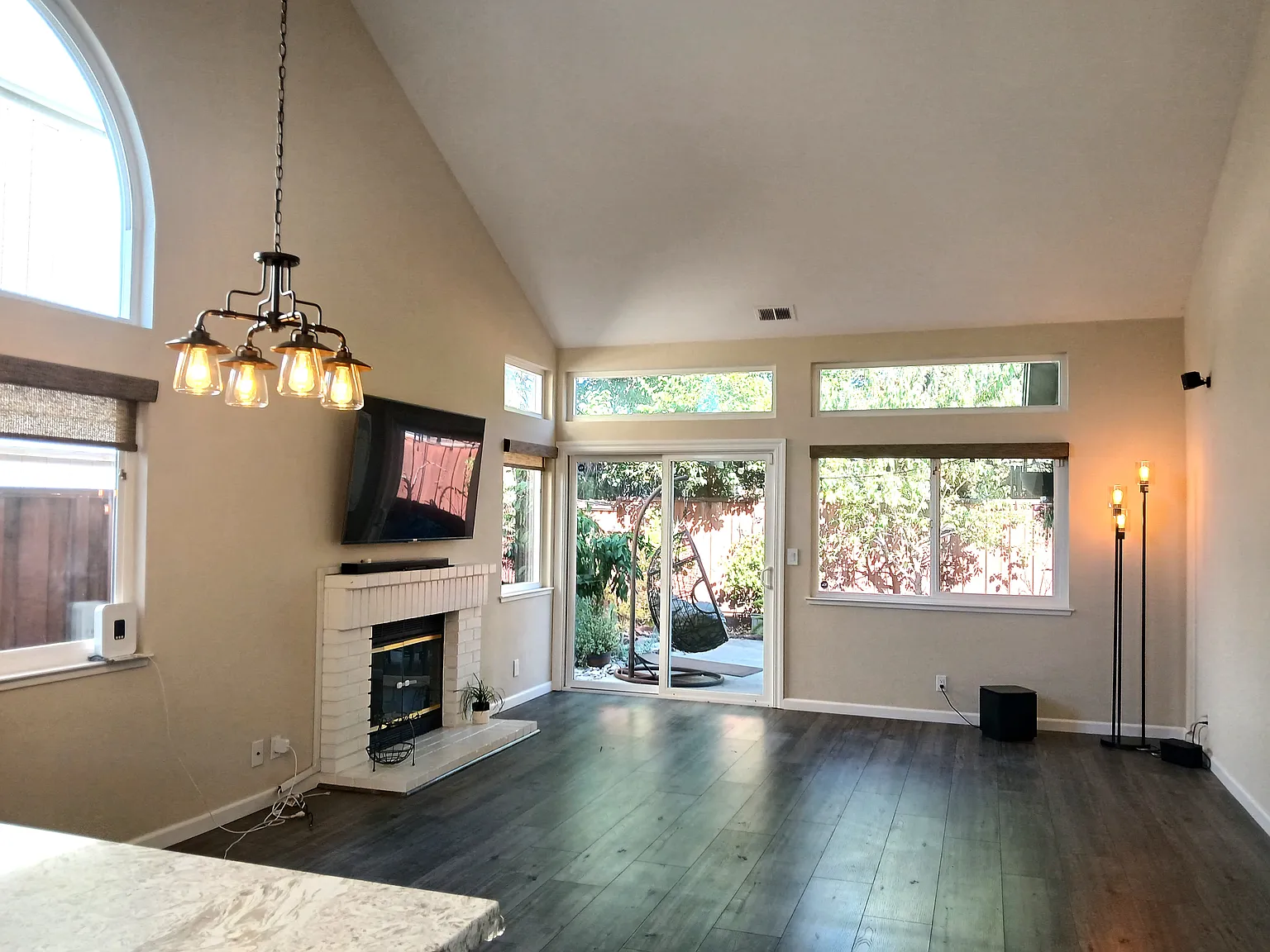 3 bed, 1421 sqft, $4,350 — Photo 2