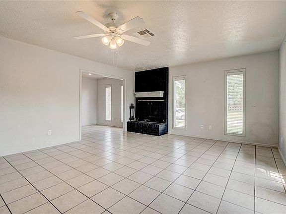 4th image of 801 Drake Dr