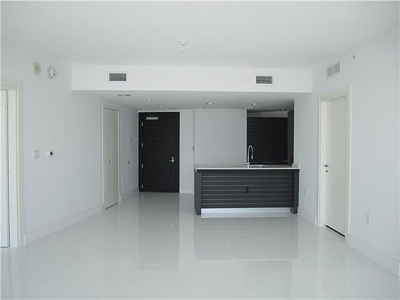 4th image of 200 Biscayne Blvd Way 4003 #4003