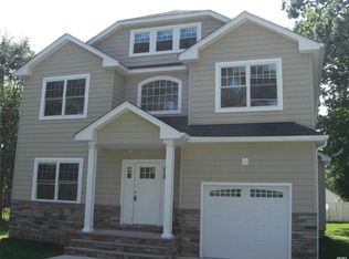 131 Wilson Pl, Freeport, NY 11520