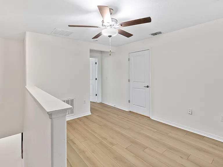 14442 Editors Note St — Photo 16